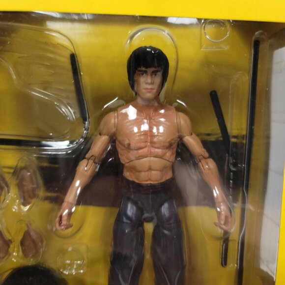 Diamond Select 80th Anniversary Bruce Lee Action Figure Collector Sealed NEW 7" - Picture 2 of 5